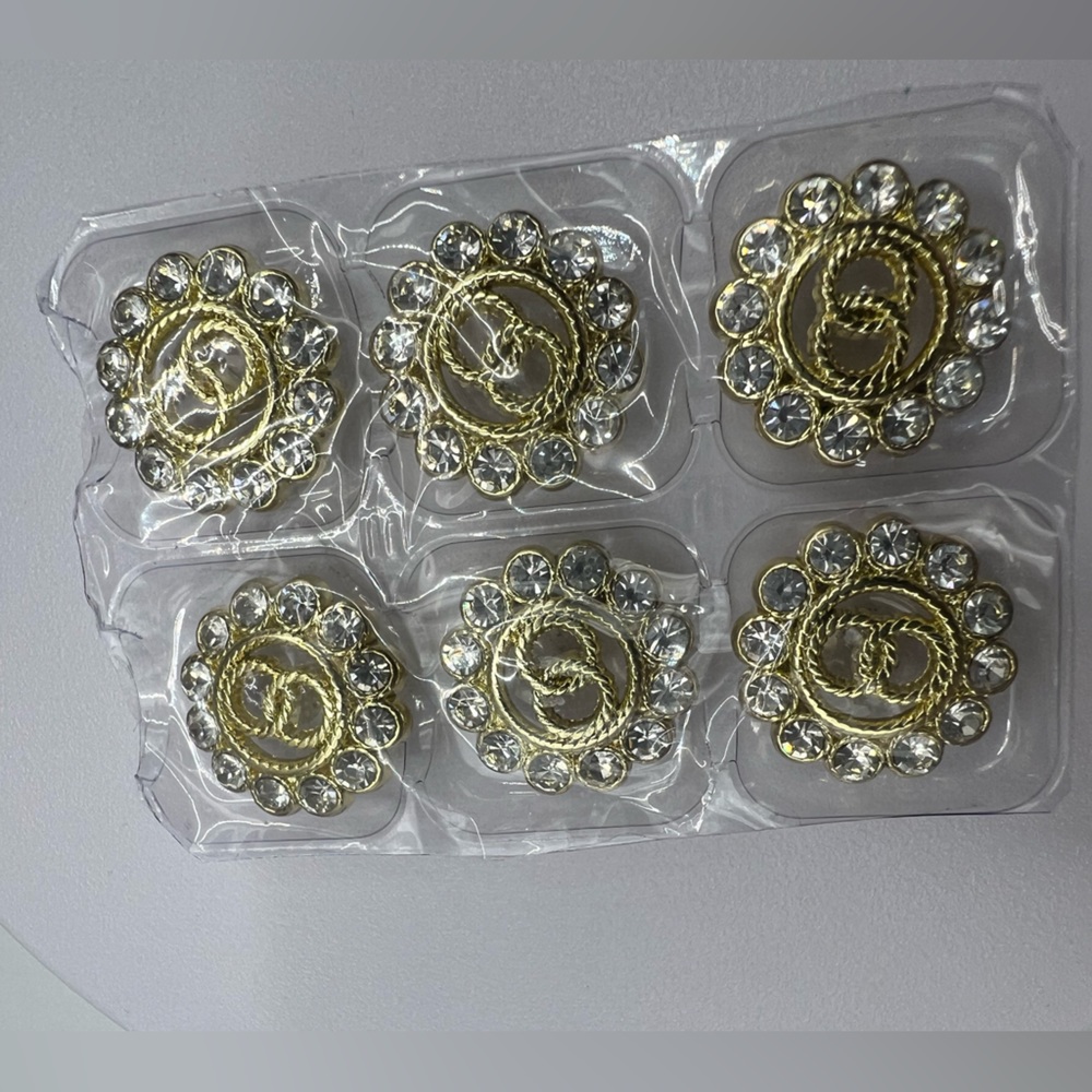 Buttons - 6